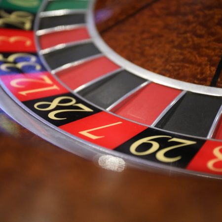 Einsteiger-Guide für Live-Casinos: So funktioniert das Spiel gegen echte Dealer